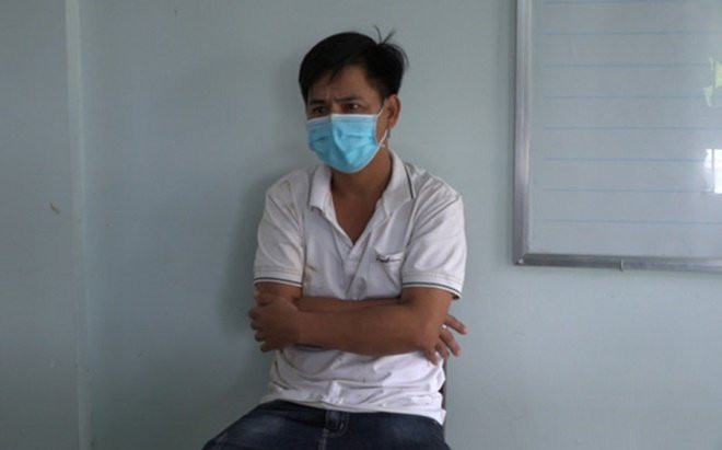 Không được qua chốt, kế toán trường THCS liên tục lăng mạ rồi đánh Thượng úy CSGT Ảnh 2