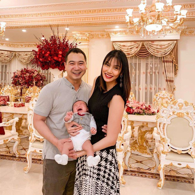 Gia đình hạnh phúc của Lan Khuê.