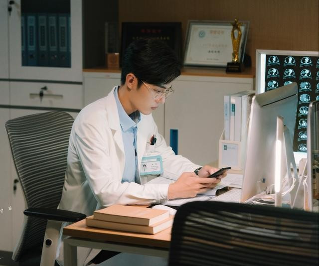 'Dư Sinh' sắp lên sóng, Tiêu Chiến sắp thống trị màn ảnh nhưng fan lại lo ngại về điểm Douban Ảnh 6