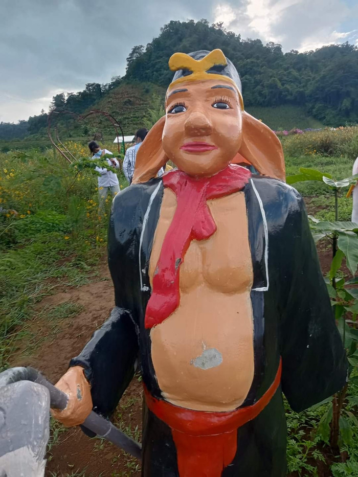 'Thiên bồng nguyên soái' giữa đồi chè Sơn La.