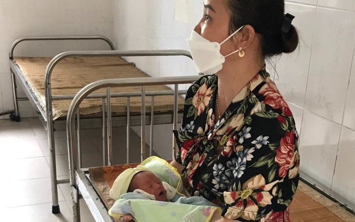 Bé gái hơn 2 ngày tuổi bị bỏ rơi cùng lời xin lỗi của người mẹ Ảnh 2