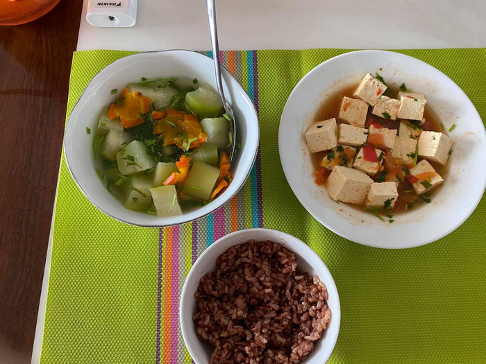 Đậu hủ kho cà chua ( ko dầu) canh bí đao và cơm lức