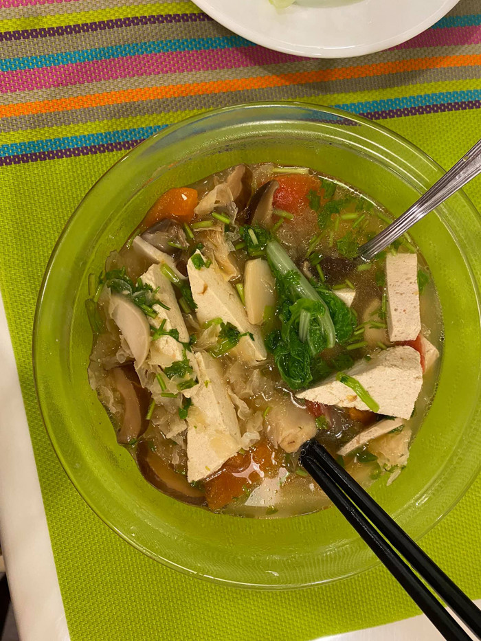 Miến chay ăn cùng rau, nấm 