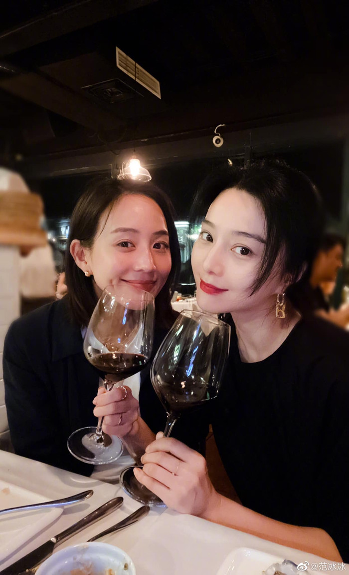 Hình ảnh selfie hôm đó đi chơi với cô bạn thân Trương Quân Ninh 