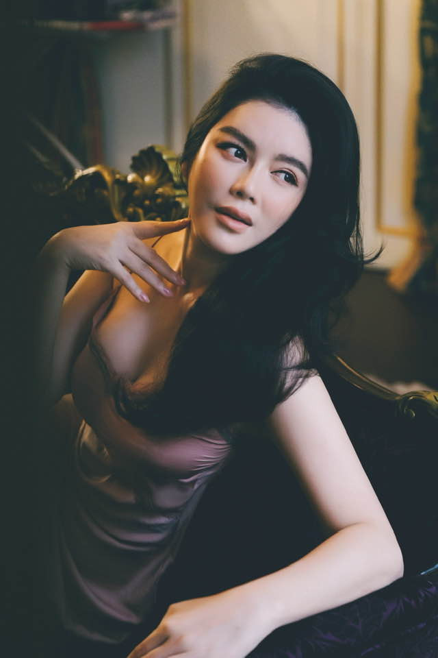 Gương mặt hài hoà, không chút tì vết... 