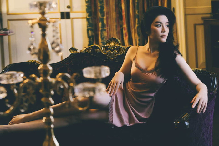 Nét đẹp rất đàn bà, quyến rũ nhưng không hề khiên cưỡng... 