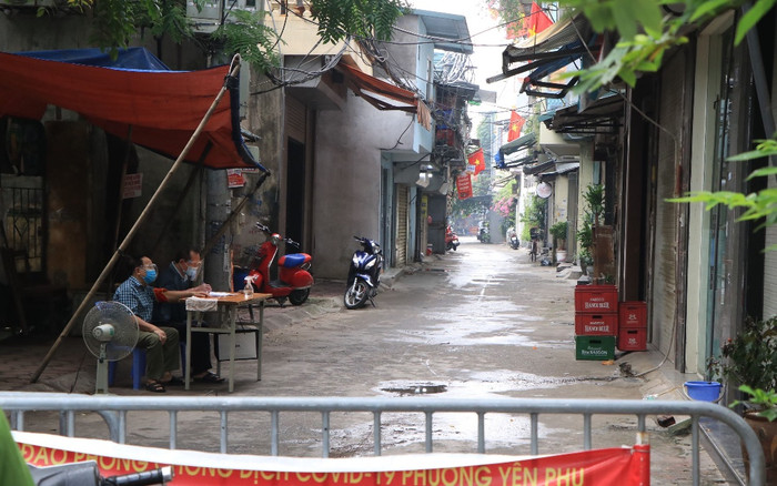 Sẽ xử lý nghiêm người phụ nữ bán bún ốc 'chui' ở Tây Hồ dương tính SARS-CoV-2 Ảnh 2