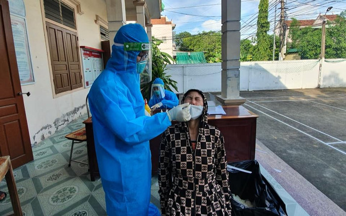 Nghệ An: Nghe tin con trai nhiễm Covid-19, mẹ đi xét nghiệm dương tính SARS-CoV-2 Ảnh 2