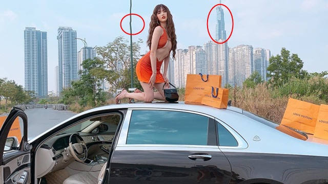 Để có được bức hình chụp thân hình đẹp, Ngọc Trinh không ít lần thể hiện khả năng bóp méo vạn vật.