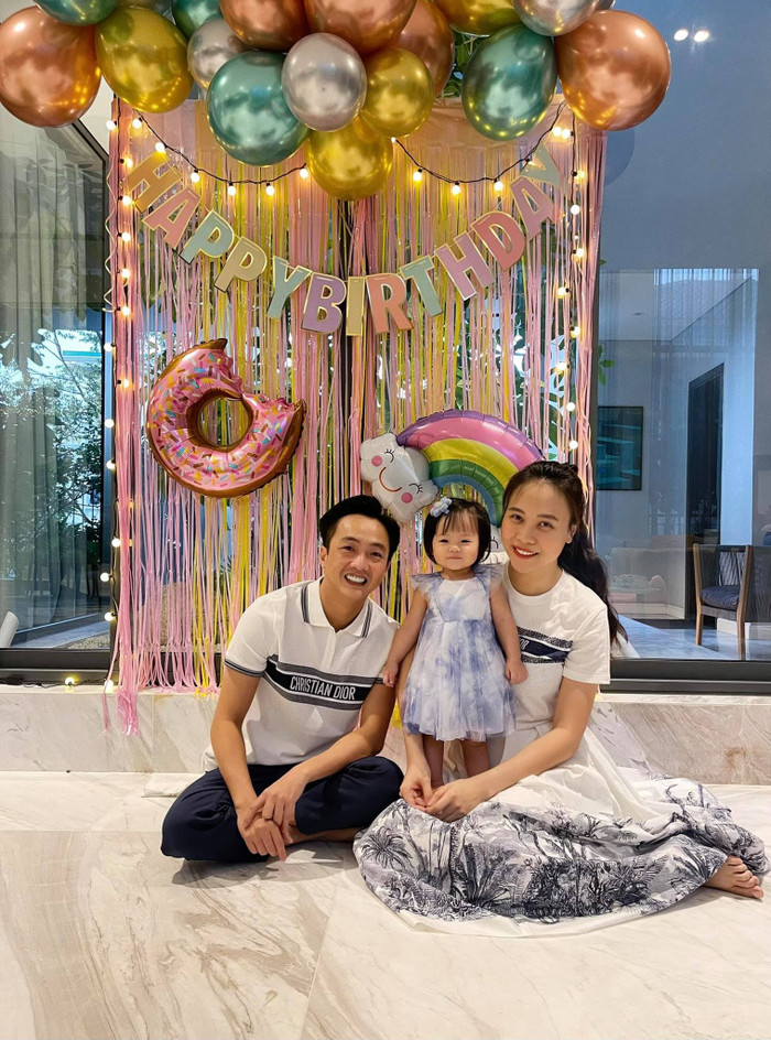 Có thể nói, bé Suchin đích thị là nhóc tì mới sinh ra đã 'ngậm thìa vàng' của Vbiz.