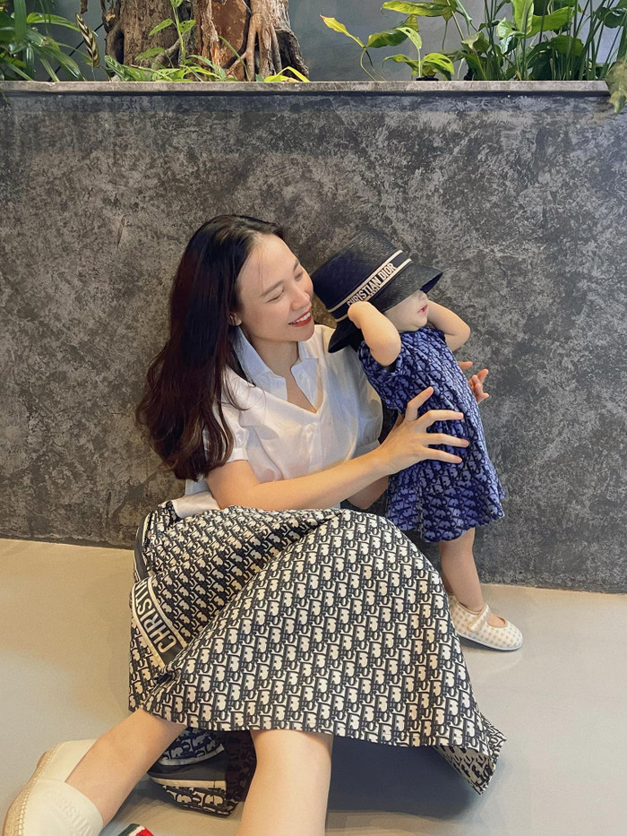 Vẻ dễ thương, kháu khỉnh của ái nữ nhà Cường Đô La khiến dân tình 'xỉu up xỉu down'.