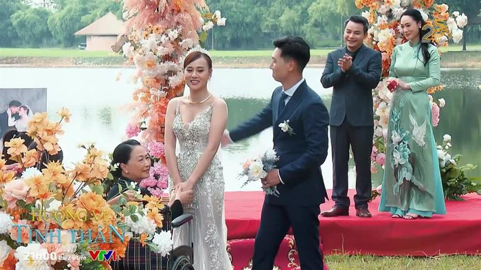 Nhìn xa thì cũng rõ là một đôi trai tài gái sắc, xừng đôi vừa lứa...