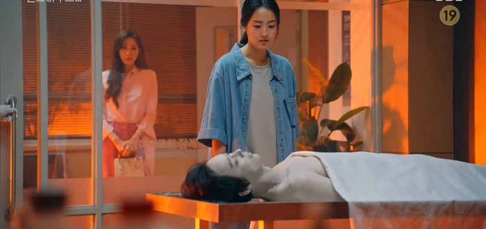 'Penthouse 3' tập 13: Seo Jin ra tay với Su Ryeon và bác sĩ Ha, Eun Byeol chính thức quay lưng với mẹ Ảnh 16