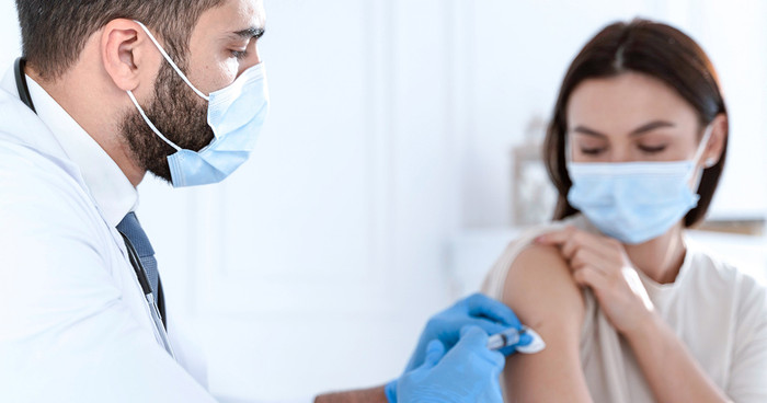 Khi tiêm vaccine Covid-19, hiện tượng gì xảy ra bên trong cơ thể con người? Ảnh 3