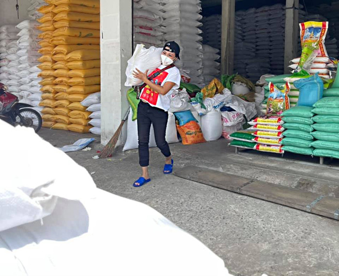 Phương Thanh luôn thể hiện tinh thần lạc quan và vui vẻ dù công việc vất vả.