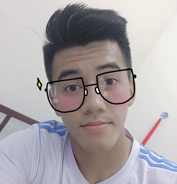 Tiến Linh thường xuyên sử dụng các ứng dụng chụp hình