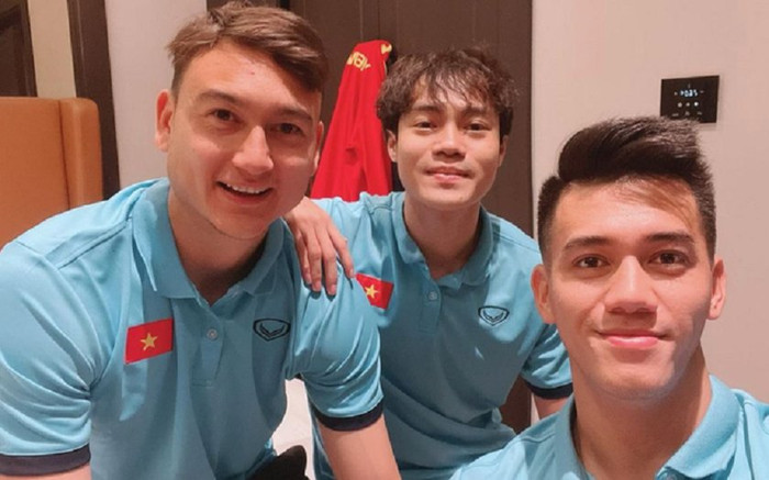 'Bí mật động trời' trong chiếc điện thoại của tiền đạo Tiến Linh khiến hội chị em 'xỉu ngang xỉu dọc' Ảnh 2