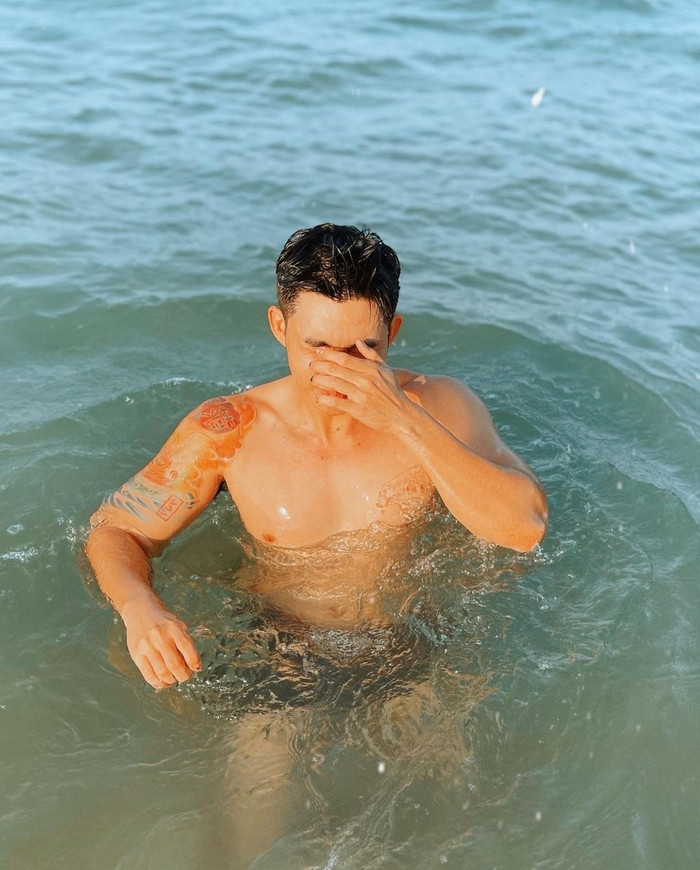 Jun Phạm sinh năm 1989, là cựu thành viên nhóm nhạc nam 365 do Ngô Thanh Vân quản lý. Sau khi nhóm nhạc tan rã, anh đi theo con đường solo.