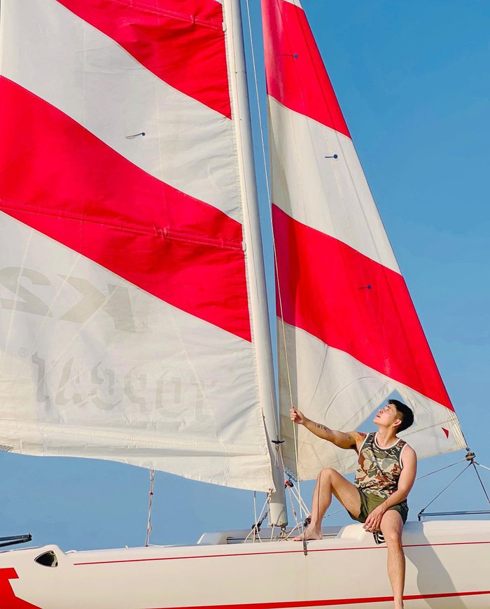 Anh còn được khán giả biết đến với vai trò diễn viên trong Tấm Cám: Chuyện chưa kể, Cô gái đến từ hôm qua, 100 ngày bên em, Về quê ăn Tết...