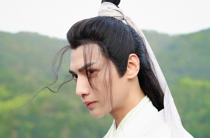 La Vân Hi ốm tong teo 'ngồi xe lăn' như bị quần áo nuốt chửng, còn đâu nam thần cổ trang vạn người mê Ảnh 10