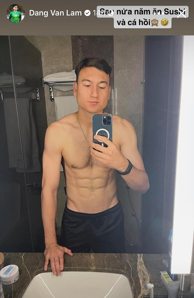 Đăng Văn Lâm (Lâm Tây) là một trong những thủ môn sở hữu hình thể 6 múi, cơ bắp vạm vỡ, cường tráng. 