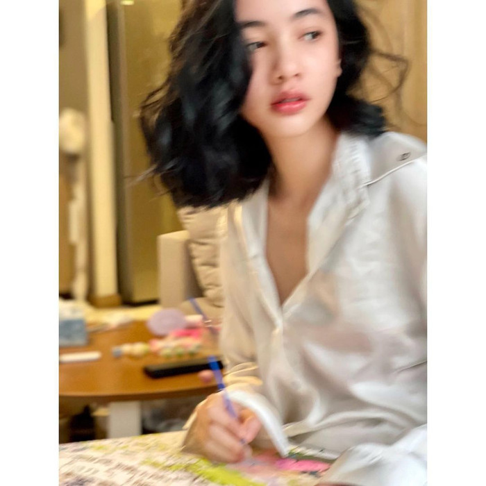 Một tấm ảnh thì rung đúng kiểu 'sương khói mờ nhân ảnh'...