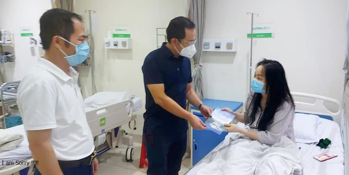 Đại diện Sở y tế tới thăm, động viên nữ điều dưỡng