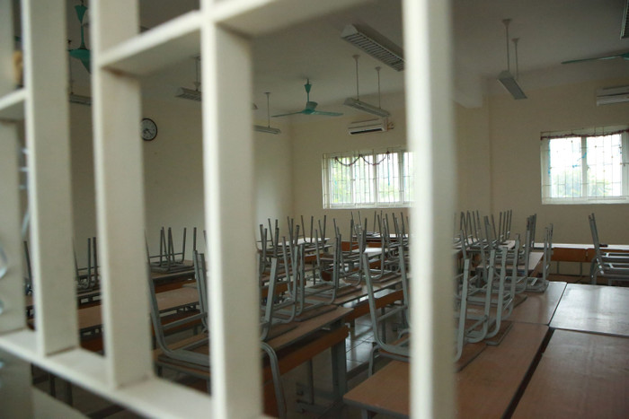 Khung cảnh vắng lặng hiếm có trong ngày khai giảng năm học mới