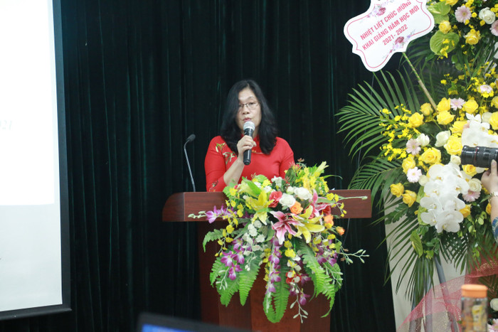 Hiệu Trưởng trường THCS Ngọc Thuỵ phát biểu tại buổi khai giảng online.