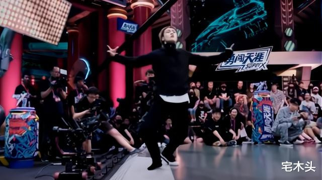 Lay và Vương Nhất Bác cùng nhảy krump: Một chín, một mười! Ảnh 4