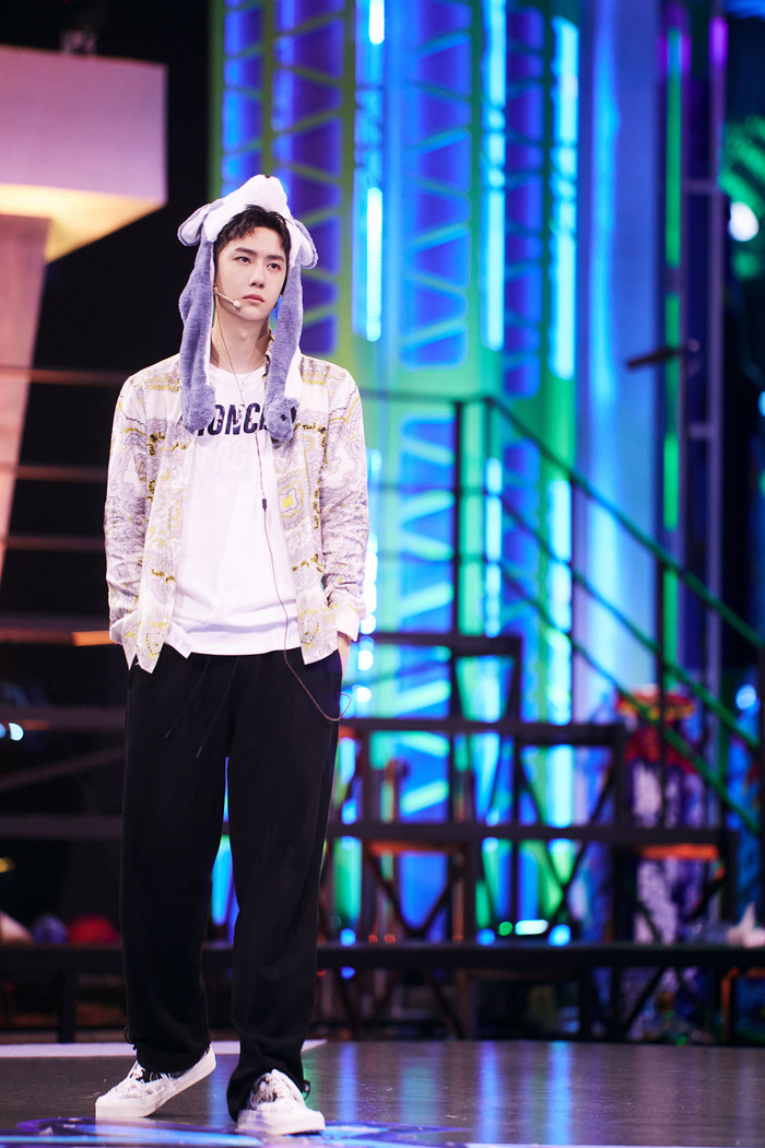 Lay và Vương Nhất Bác cùng nhảy krump: Một chín, một mười! Ảnh 10