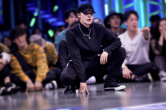 Lay và Vương Nhất Bác cùng nhảy krump: Một chín, một mười! Ảnh 8