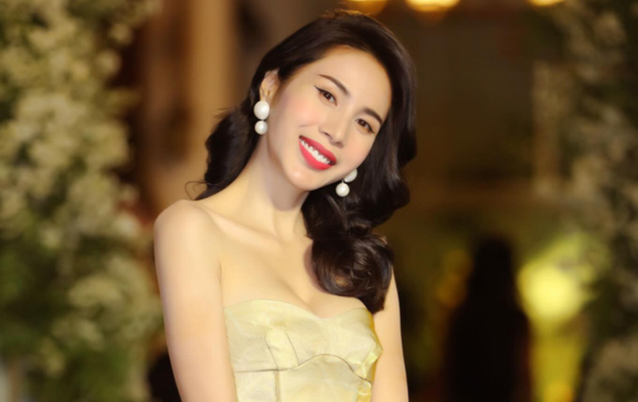 Sân khấu của Thủy Tiên sau chuyến từ thiện miền Trung bị đào lại giữa ồn ào sao kê.