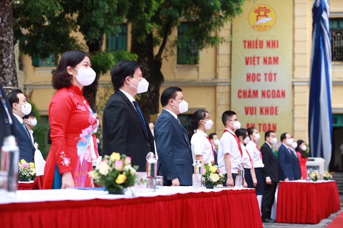 Đoàn đại biểu tham dự lễ khai giảng