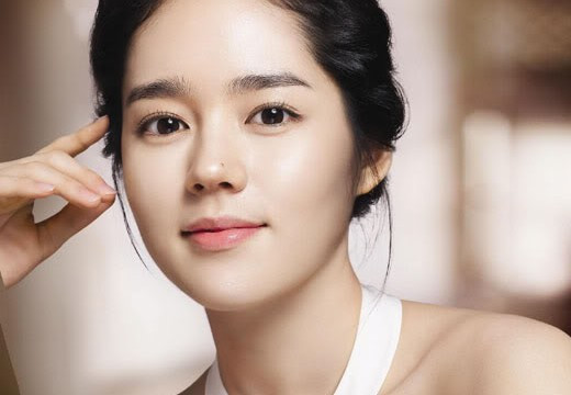 Nhân tướng học cho biết, phụ nữ có chiếc mũi to, tròn, đầy đặn là phúc tướng. 