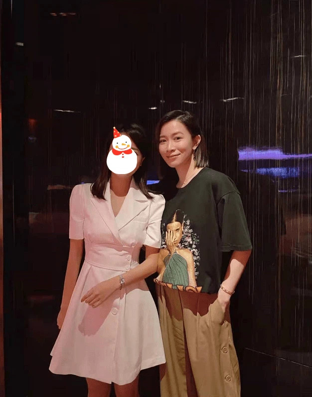 Xa Thi Mạn toát lên vẻ trẻ trung ở tuổi 46.