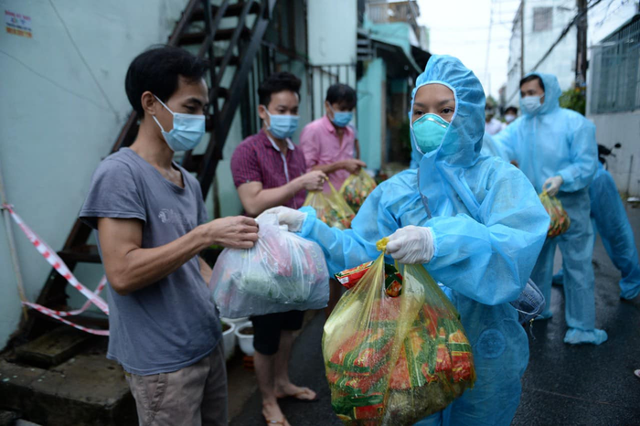 Ca sĩ Thái Thùy Linh đồng hành cùng bà con Sài Gòn suốt thời gian dịch bệnh. 