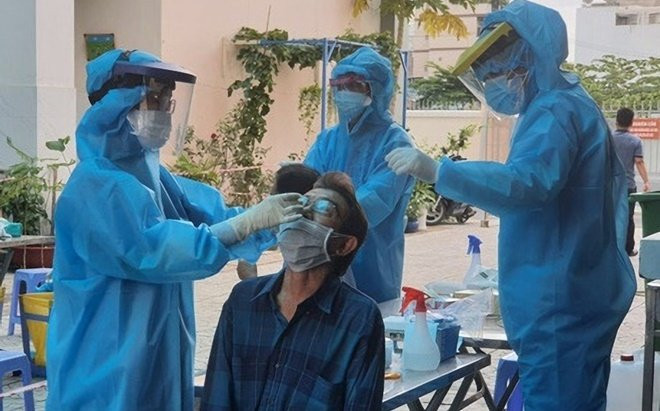 TP.HCM: Tỷ lệ dương tính với COVID-19 tại 'vùng đỏ', 'vùng cam' đã giảm Ảnh 2