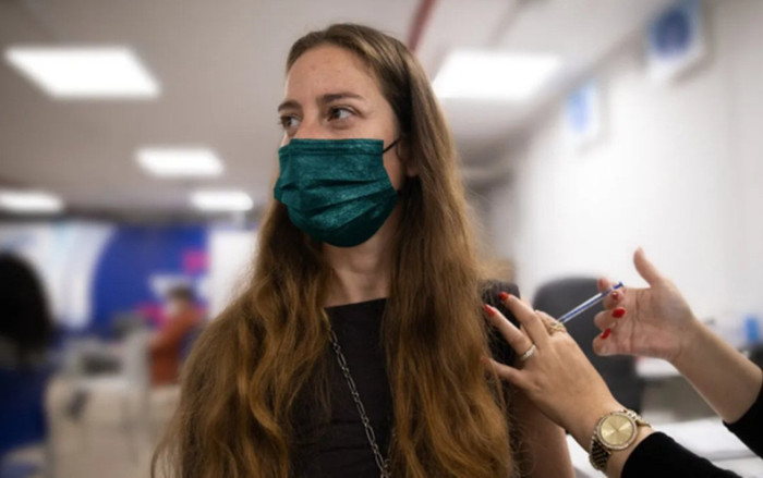 Người từng mắc Covid-19 tạo ra phản ứng miễn dịch mạnh hơn khi tiêm vaccine Ảnh 2