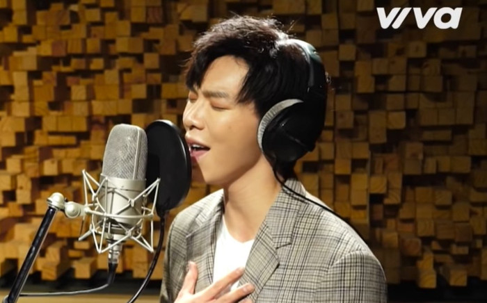 Erik và câu chuyện đầy tính nhân văn sau bức ảnh đi thu âm giữa mùa dịch Ảnh 2