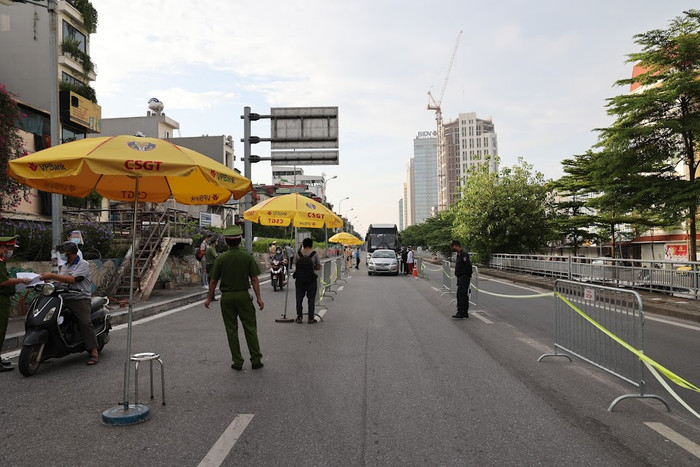 Các chốt đồng loạt đi vào hoạt động.