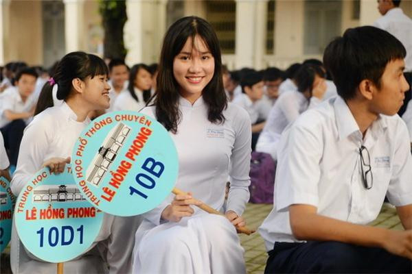 Hình ảnh trong veo thời học trò của Á hậu Phương Anh