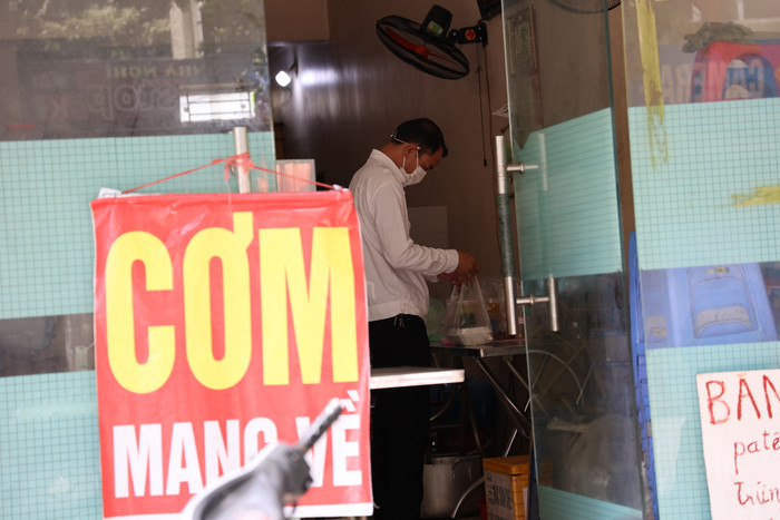 Chỉ những vùng theo quy định được cho phép mới được hoạt động trở lại.