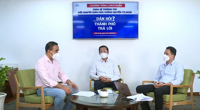 Chủ tịch UBND TP.HCM Phan Văn Mãi tại buổi chia sẻ trực tiếp với người dân&nbsp;vào tối 6/9
