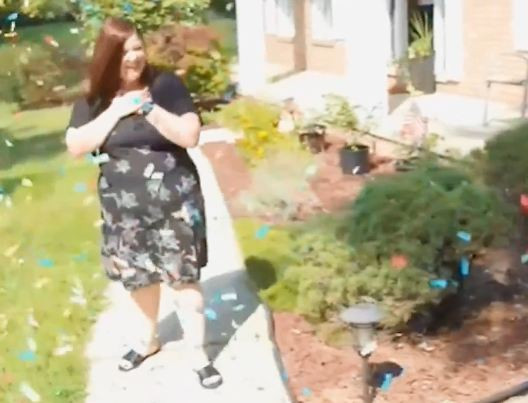 Chị Duval khi nhận giải. 