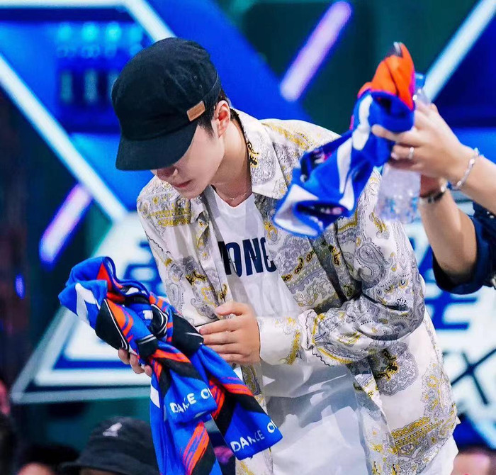 Lay Trương Nghệ Hưng bị nghi đạo vũ đạo của Vương Nhất Bác: Thực hư ra sao? Ảnh 18