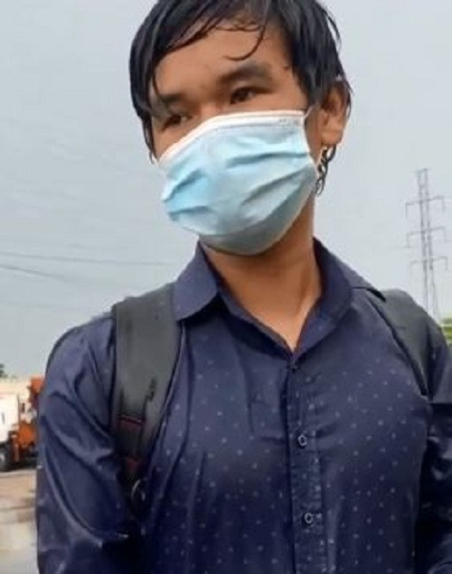 Nam thanh niên sau đó cũng nhận sự giúp đỡ của người phụ nữ.&nbsp;