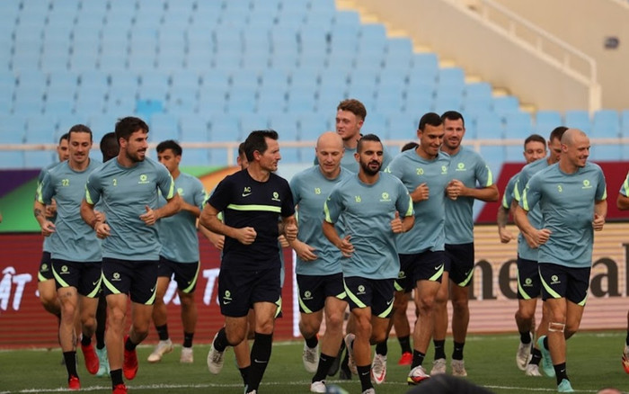 Cận cảnh những cầu thủ khổng lồ của Úc Ảnh 2