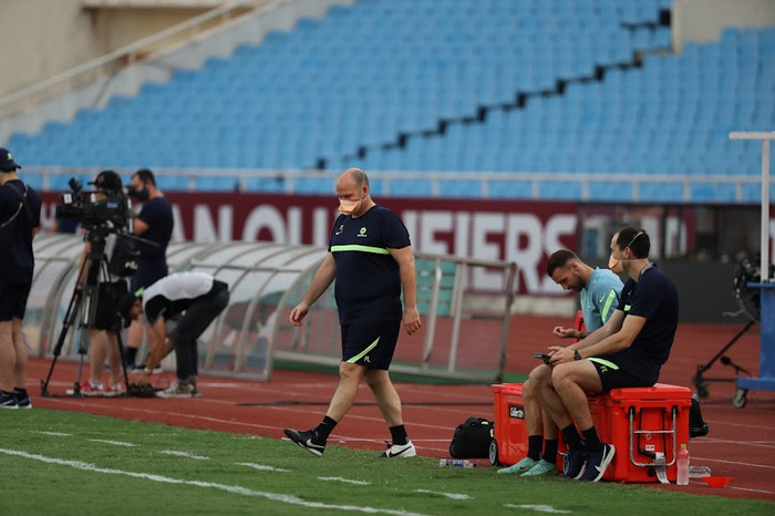 Trong cuộc họp báo trước trận, HLV Graham Arnold thể hiện sự tôn trọng tuyển Việt Nam nhưng không giấu mục tiêu giành trọn vẹn 3 điểm ngay trên sân Mỹ Đình.