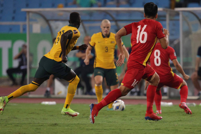 Nửa cuối hiệp hai, HLV Park Hang Seo liên tiếp thực hiện những sự thay đổi người và đẩy cao đội hình. Những cơ hội cũng xuất hiện bên phần sân của Úc.